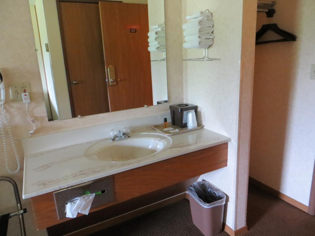Amerivu Inn Prentice Kamer foto